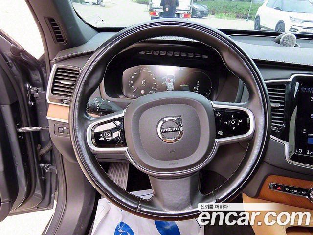 Volvo XC90 2018 thumb 9