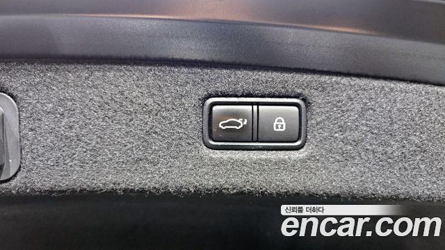 Genesis G90 2019 thumb 12