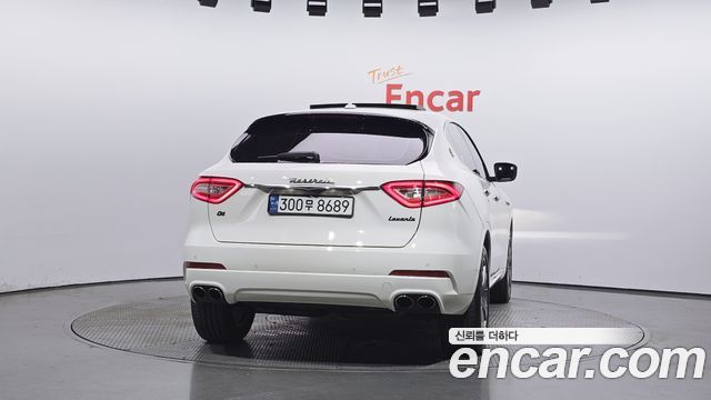 Maserati Levante 2017 thumb 5