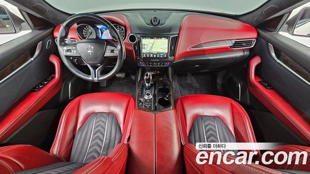 Maserati Levante 2017 thumb 8