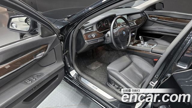 BMW 7 серии 2009 thumb 11