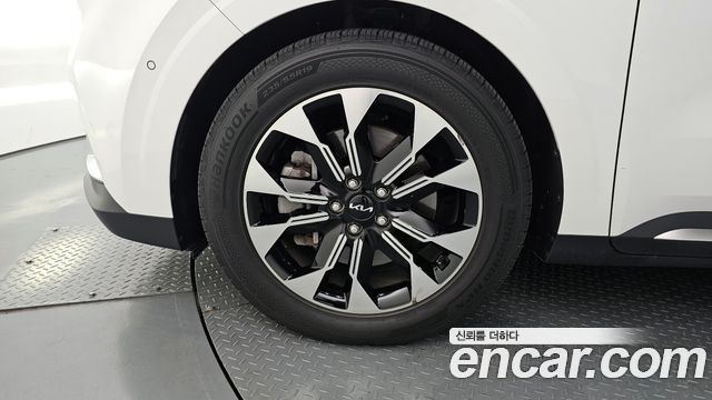 Kia Carnival 2023 thumb 5