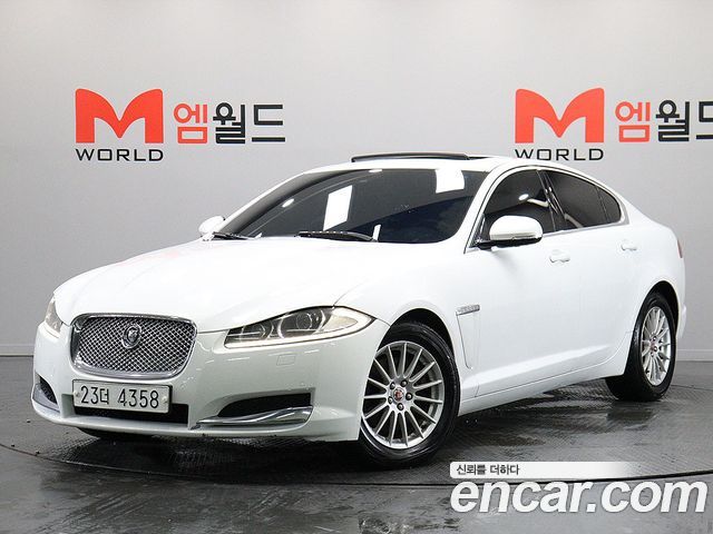 Jaguar XF 2013 thumb 2