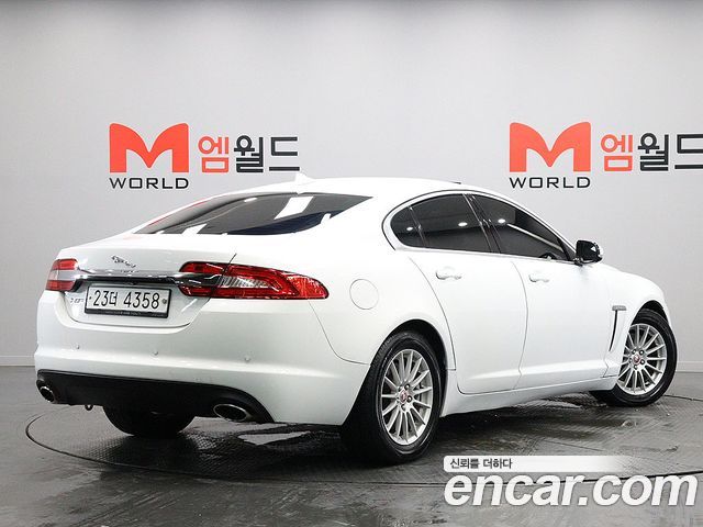 Jaguar XF 2013 thumb 4