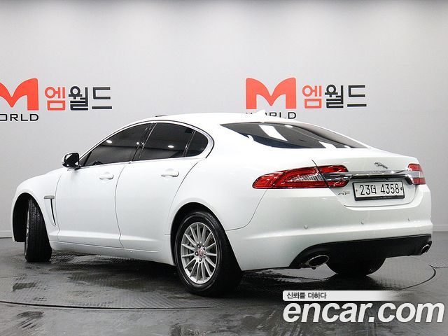 Jaguar XF 2013 thumb 5