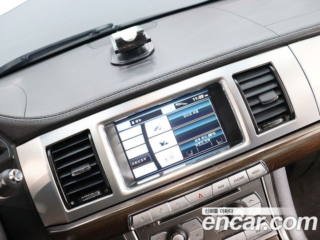 Jaguar XF 2013 thumb 10