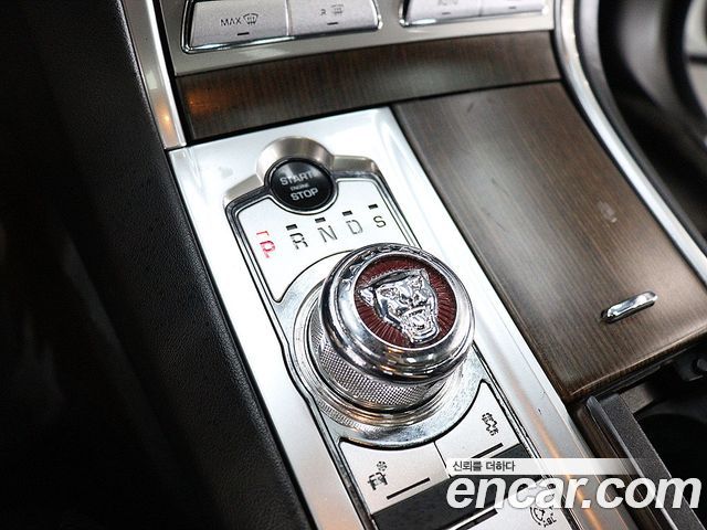 Jaguar XF 2013 thumb 11