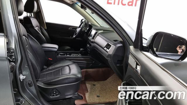 SsangYong Rexton 2017 thumb 10