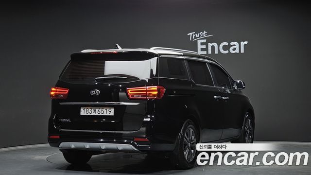 Kia Carnival 2018 thumb 3