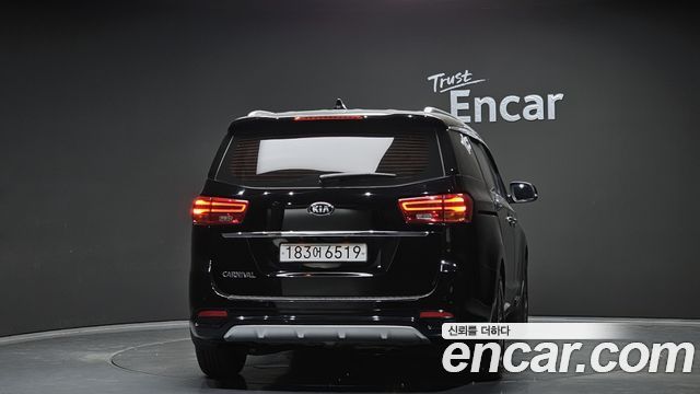 Kia Carnival 2018 thumb 5