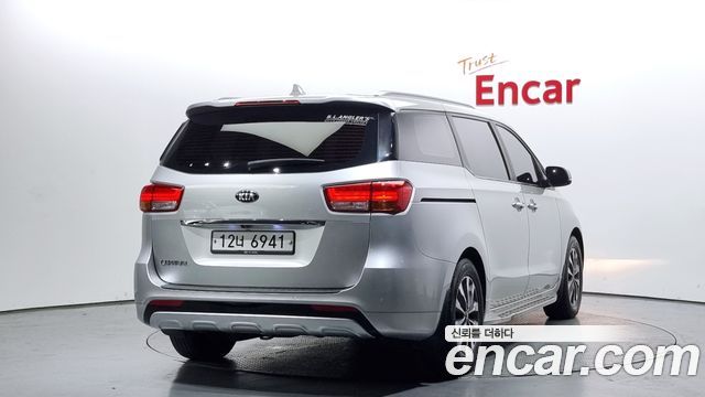 Kia Carnival 2015 thumb 3
