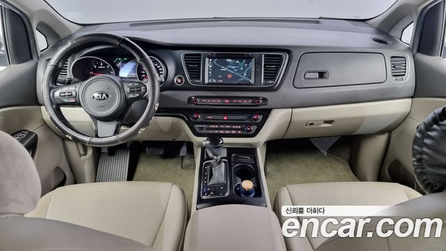 Kia Carnival 2015 thumb 8