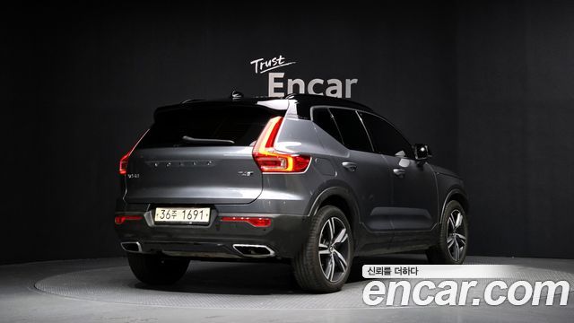 Volvo XC40 2019 thumb 3