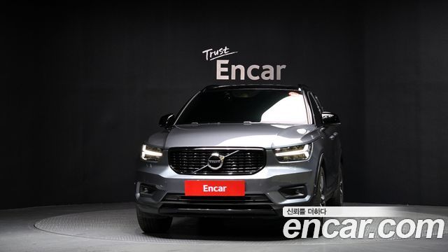Volvo XC40 2019 thumb 4