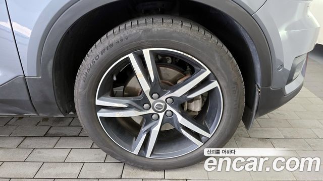 Volvo XC40 2019 thumb 6