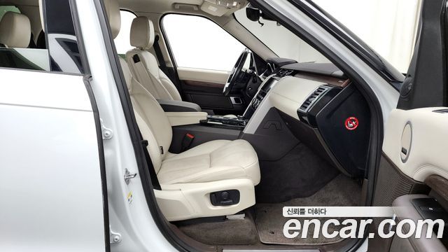 Land Rover Discovery 2017 thumb 12