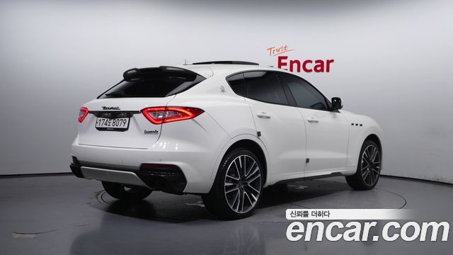 Maserati Levante 2021 thumb 3