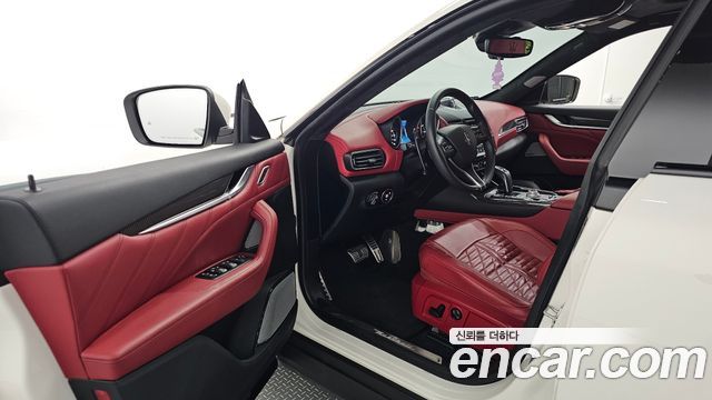 Maserati Levante 2021 thumb 10