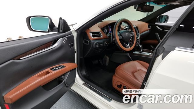 Maserati Ghibli 2016 thumb 10
