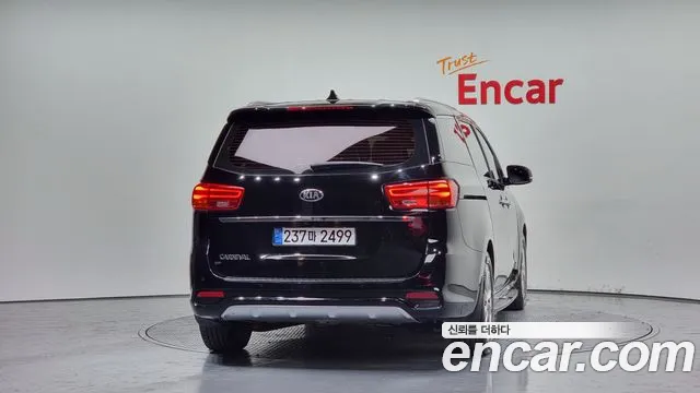 Kia Carnival 2019 thumb 5