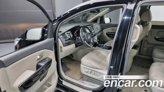 Kia Carnival 2019 thumb 11