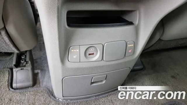 Kia Carnival 2019 thumb 12