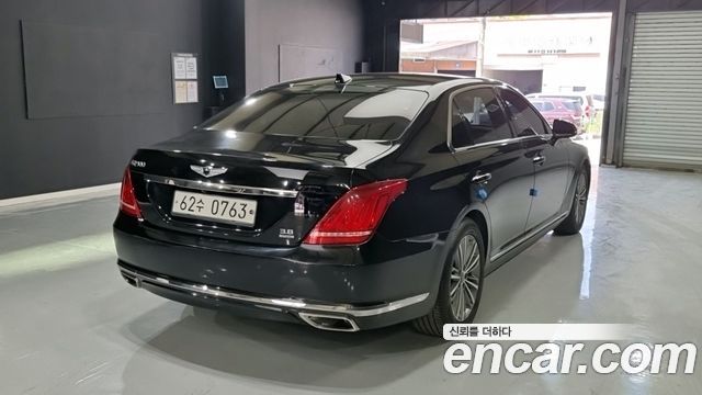Genesis G90 2016 thumb 3