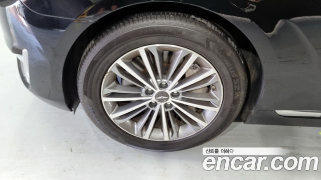 Genesis G90 2016 thumb 6