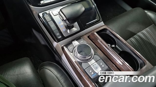 Genesis G90 2016 thumb 10