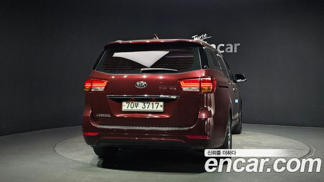 Kia Carnival 2015 thumb 5