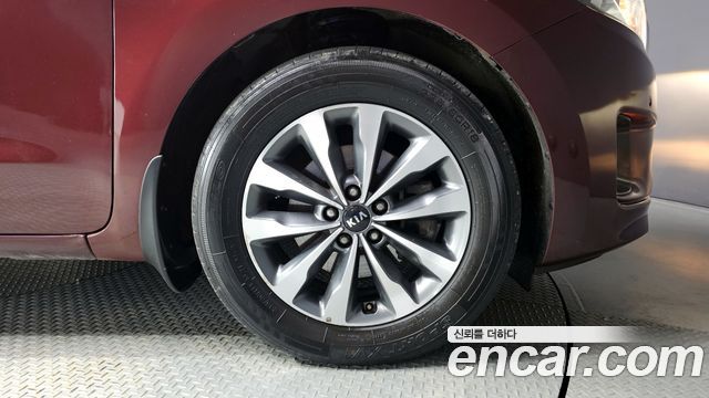Kia Carnival 2015 thumb 6