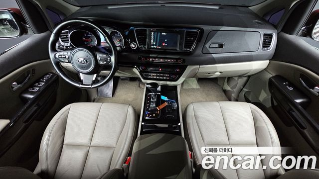 Kia Carnival 2015 thumb 8