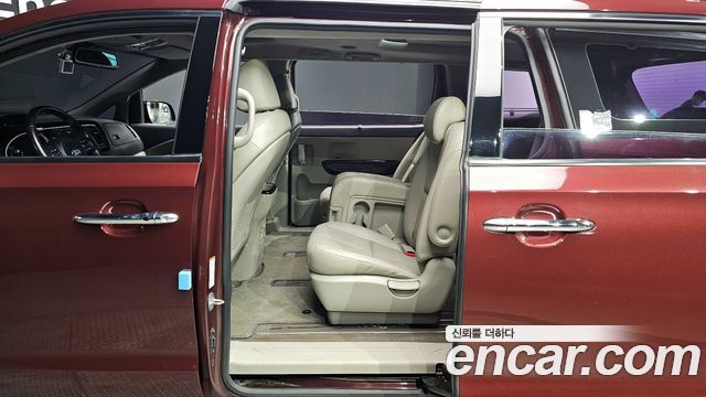 Kia Carnival 2015 thumb 11