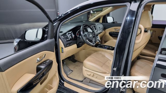 Kia Carnival 2017 thumb 10