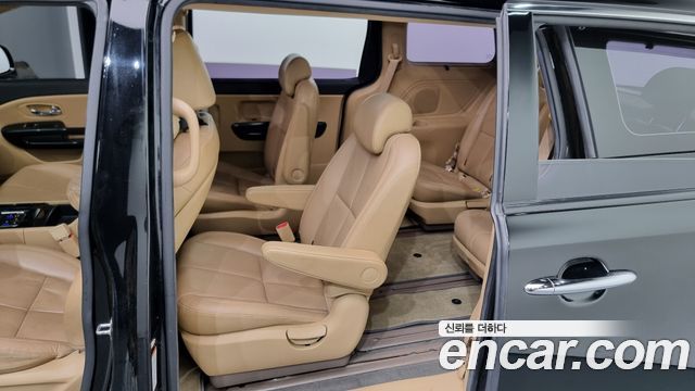Kia Carnival 2017 thumb 11