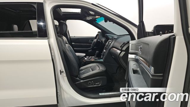 Ford Explorer 2016 thumb 12