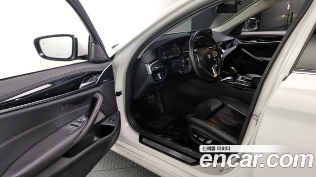 BMW 5 серии 2020 thumb 10