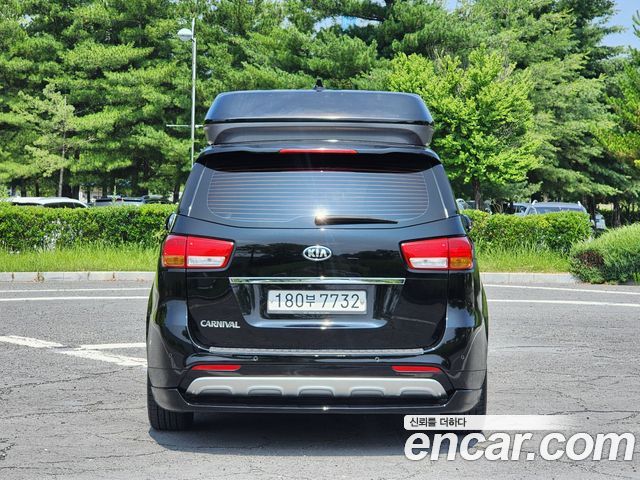 Kia Carnival 2015 thumb 3