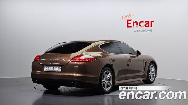 Porsche Panamera 2010 thumb 3