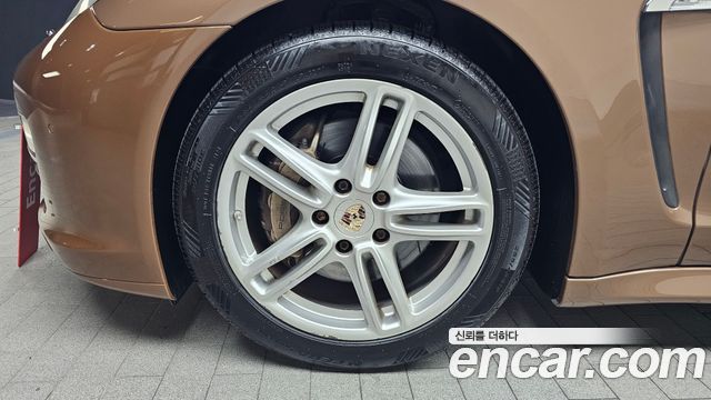Porsche Panamera 2010 thumb 6