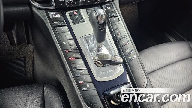 Porsche Panamera 2010 thumb 10