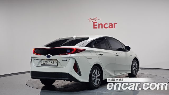 Toyota Prius 2017 thumb 3