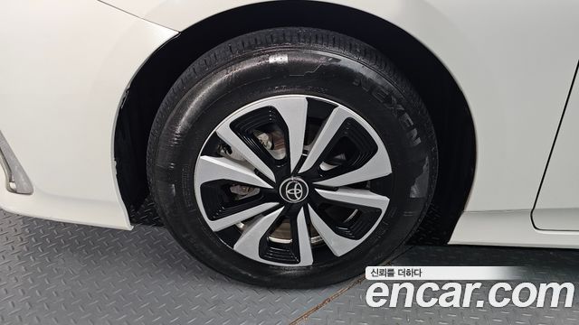 Toyota Prius 2017 thumb 6