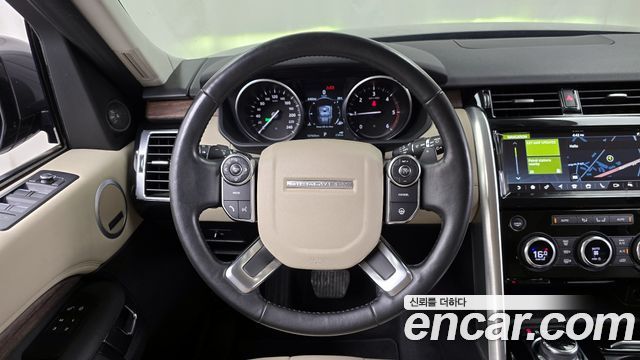 Land Rover Discovery 2017 thumb 12