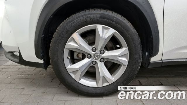Lexus NX 2016 thumb 6