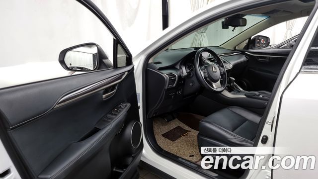 Lexus NX 2016 thumb 11