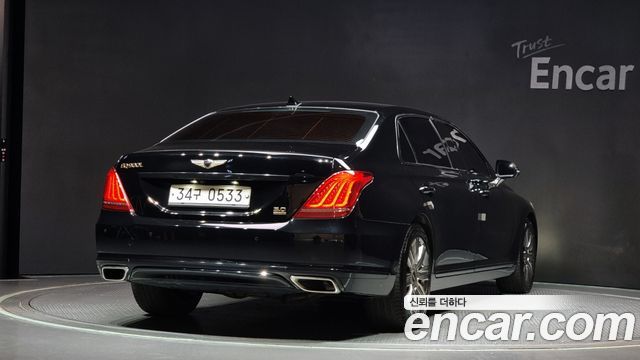 Genesis G90 2016 thumb 3
