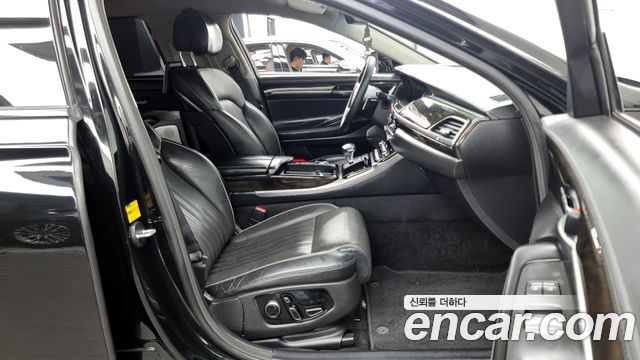 Genesis G90 2016 thumb 12