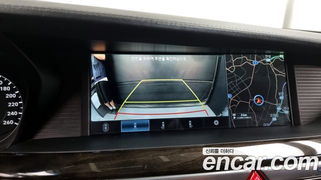Genesis G90 2016 thumb 11