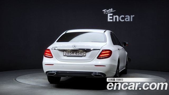 Mercedes-Benz E-Class 2020 thumb 5